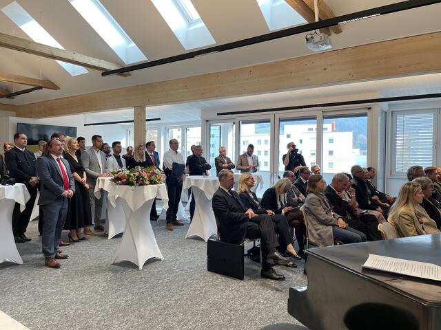 Zahlreiche Besucherinnen und Besucher feierten mit der Familie Mathais die Auszeichnung. | Foto: RegionalMedien/Kaluza