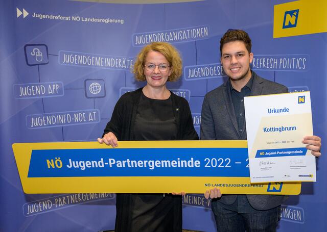Kottingbrunn: LR Christiane Teschl-Hofmeister, Jugendgemeinderat und geschäftsführender Gemeinderat Lukas Klaczynski. | Foto: Burchhart