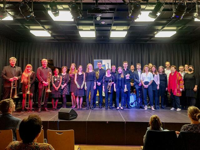 Musikschullehrer und Musikschullehrerinnen der Musikschule Gänserndorf und Vizebürgermeisterin Christine Beck  | Foto: Stadtgemeinde Gänserndorf