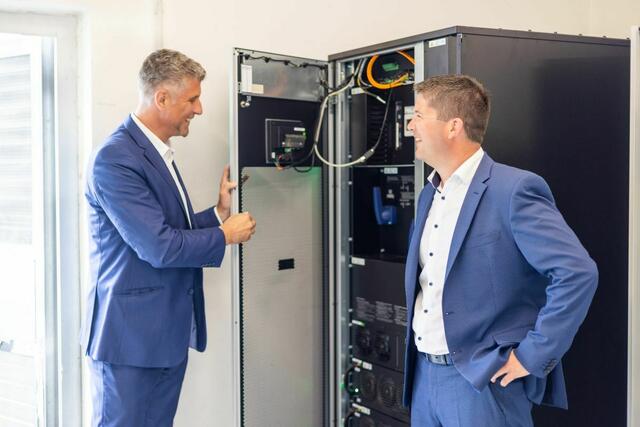 v.l.n.r.: Dejan Vlajic, Account Manager IT Sales Channel Electrical Sector, Eaton Industries (Austria) GmbH, und Peter Reisinger, Vertriebsleiter und Prokurist EPS Electric Power Systems GmbH | Foto: privat