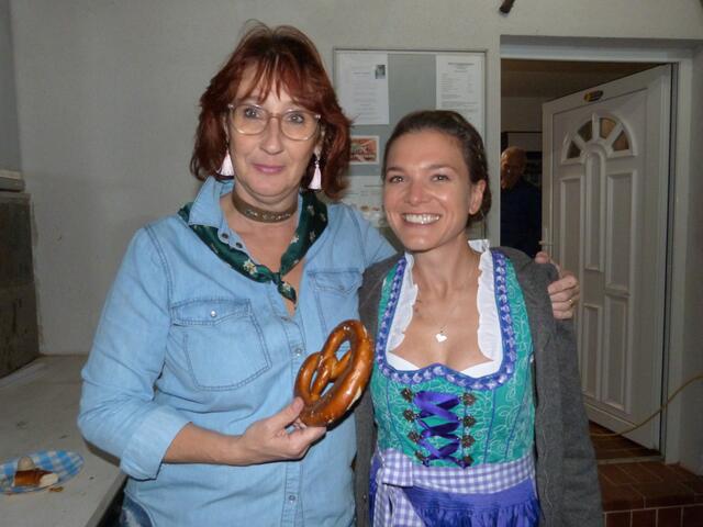 Eva Messerits und Manuela Auer-Toth genossen die Weißwurst-Party in vollen Zügen!