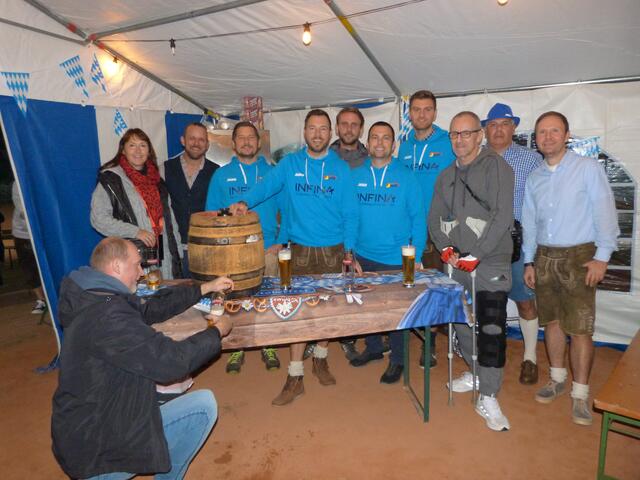 Mit frisch gezapftem Bier startete das Kobersdorfer Tennisclub-Team in einen stimmvollen Abend!