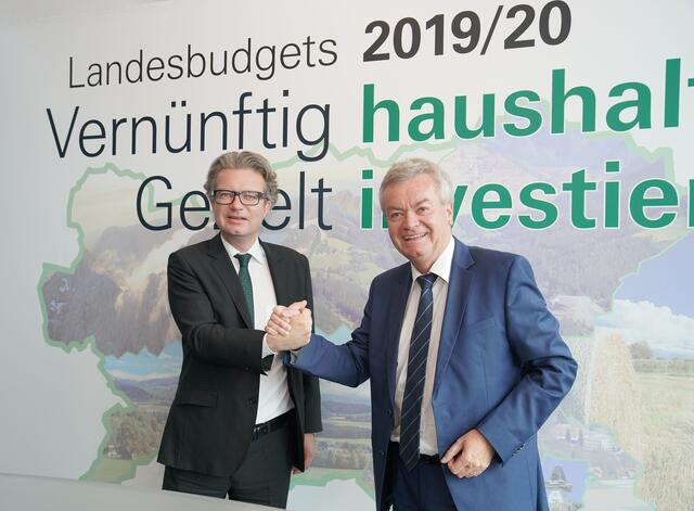 Die Landeshauptleute Christopher Drexler und Anton Lang. | Foto: steiermark.at/Jenderka