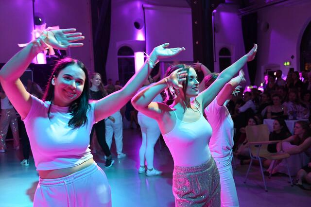 Christina Vesely und Verena Novotny beim Tanz durch den Lockdown | Foto: Bettina Seidl