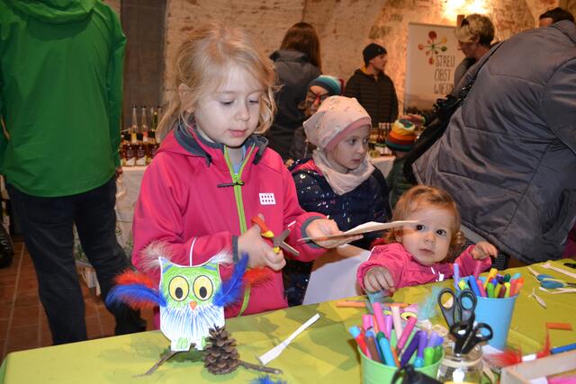Die Mädels hatten besonders viel Spaß bei der Bastelstation. | Foto: Bogad Vanessa