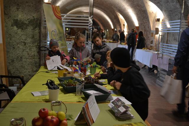 Bastelstation für die Kinder. | Foto: Bogad Vanessa