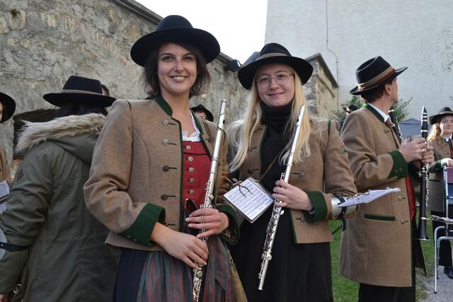 Die Damen und der Musikverein Forchtenstein sorgten für die musikalische Unterhaltung auf der Burg. | Foto: Bogad Vanessa