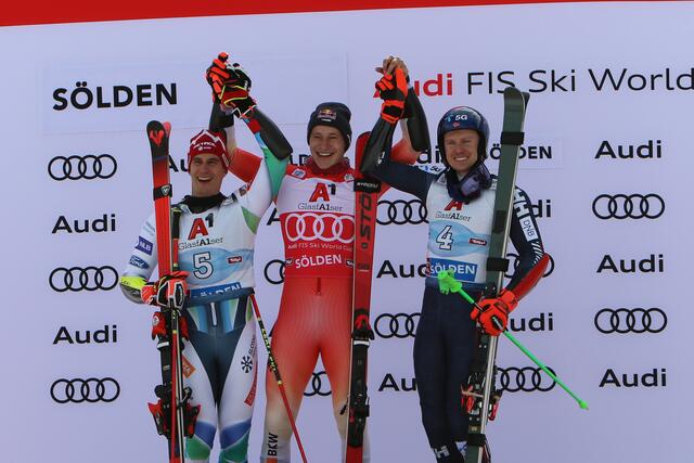 v.l.: Zan Kranjec (2. Platz), Marco Odermatt (Sieger), Henrik Kristoffersen (3. Platz)