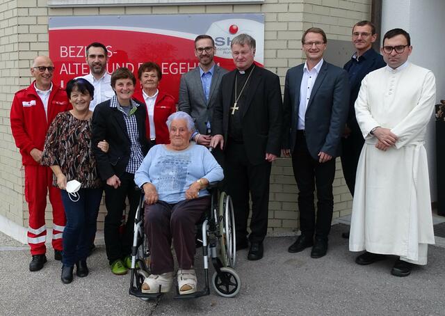 Bischof Manfred Scheuer (8. v. l.) besuchte das BAPH Lembach.  | Foto: SHV Rohrbach/BAPH Lembach