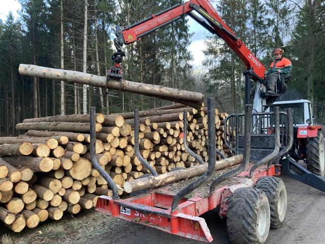 Johannes Kampenhuber aus Dietach, erzählt über die Aufgaben und auch über die Herausforderungen als Landwirt. | Foto: Privat