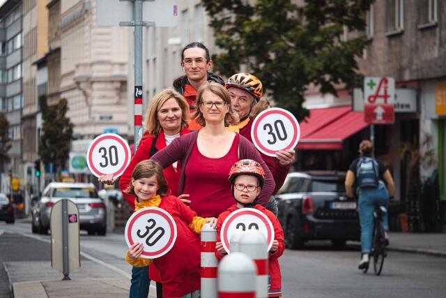 Die Agenda-Gruppe RAUM-FAIR-TEILEN fordert, dass die gesamte Favoritenstraße im vierten Bezirk auf Tempo 30 verkehrsberuhigt wird. Zur Weiterbringung ihres Anliegens haben sie eine Petition gestartet.  | Foto: RAUM-FAIR-TEILEN/AgendaWieden