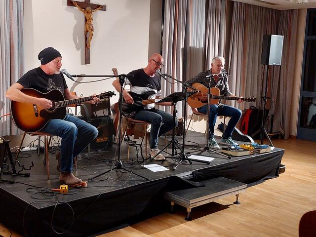 Live on stage im Kolping Zentral: Dragan Janjuz, Ossi Huber und Didi Baumgartner | Foto: Privat