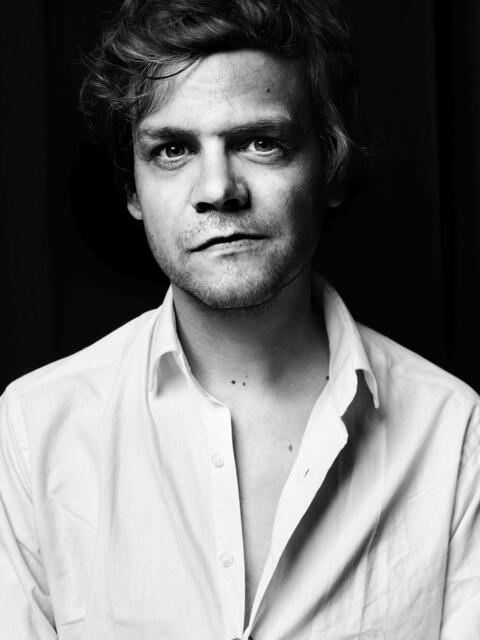 Am 23. November holt der Nino aus Wien das verschobene Konzert vom 26. Juni 2022 im Kurpark Baden nach. Karten vom 26. Juni 2022 im Kurpark behalten Ihre Gültigkeit und können am 23. November im Casino vorgezeigt werden! | Foto: Michael Liebert