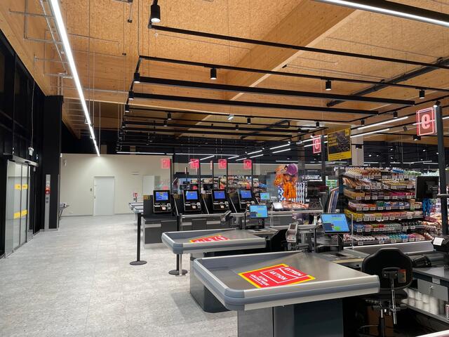 Vier neue Self Checkout-Kassen sind ein Novum im Bezirk Voitsberg. | Foto: Almer