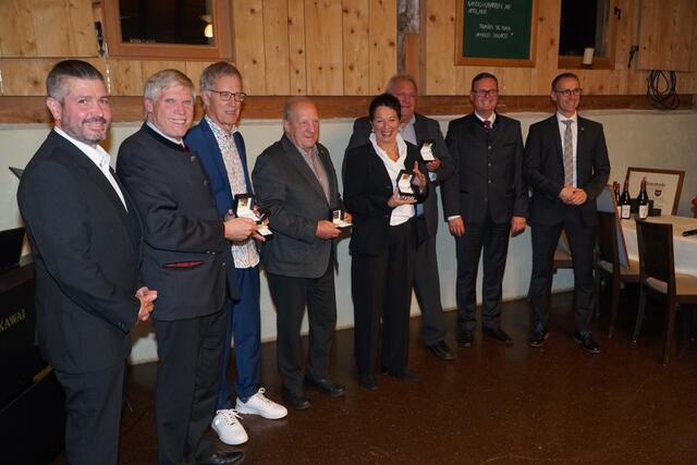 v.l.: Vbgm. Markus Illmer, Ernst Hornstein, Luis Oberer, Emmerich Lutz, Elisabeth Schuster, Gerfried Breuss, Vbgm. Klaus Schimana und Bgm. Günter Salchner. | Foto: Reichel