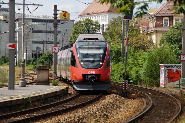 Die S45 fährt an Wochenenden und Feiertagen bald in einem dichteren Intervall. Die SPÖ Währing freut sich darüber, hatten sie das doch schon länger gefordert. | Foto: Alois Fischer