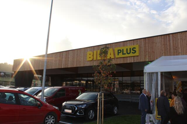 Schon bei der Eröffnungsfeier herrschte am Vorum ein reger Andrang am Montag Nachmittag. | Foto: Lederer