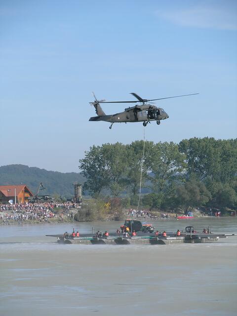 BH Leistungsschau mit S70 Black Hawk

 | Foto: Franz Dörr