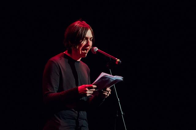 Schriftsteller Elias Hirschl ist ebenfalls mit von der Partie.  | Foto:  Caro Neuwirth
