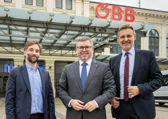 Leiter Nah- und Regionalverkehr ÖBB, Roman Miklautz, Landesrat Ludwig Schleritzko, Geschäftsführer VOR, Wolfgang Schroll | Foto: NLK/Pfeffer