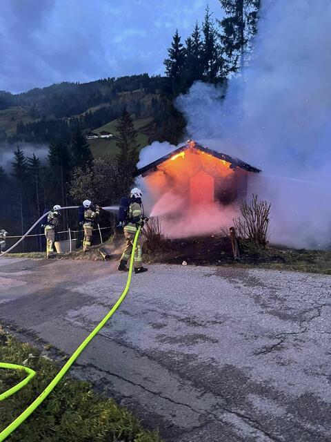 Am 25. Oktober um 7.08 Uhr morgens fing eine Kapelle in Wagrain Feuer. | Foto: Freiwillige Feuerwehr Wagrain