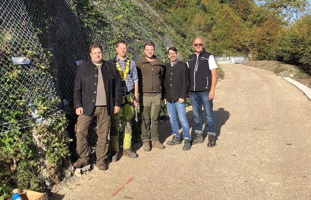 Vize-Bürgermeister Mario Wührer, Steinkellner Bernhard (WLV), Stadtförster Georg Brenn, Fangmeyer Alfred (Fachbereich Bauamt) und Kotzmaier Eduard (Gebietsbauleiter)  | Foto: Stadt WY