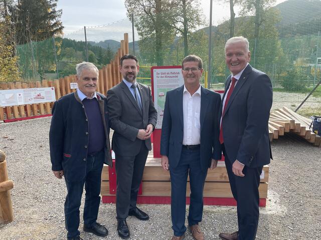 Obmann der Leader-Region Anton Gonaus, Abgeordnerter Fritz Ofenauer, Bürgermeister Albert Pitterle, Landesrat Franz Schnabel | Foto: Johann Schiefer