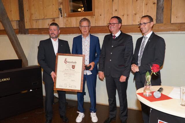 Ehrenzeichenverleihung an Luis Oberer. | Foto: Reichel