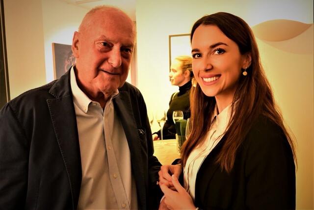 Im Gespräch: Gunther Gollhofer mit Magdalena Macurek (Züricher Kantonalbank Austria AG)  | Foto: Martin Schöndorfer, 2022