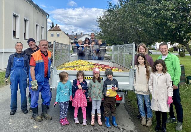 Die Äpfel wurden von den Kindergarten- und Schulkindern in der Apfelbaumallee zwischen Strem und Urbersdorf sowie im Apfelgarten in Deutsch Ehrensdorf gesammelt. | Foto: Gemeinde Strem