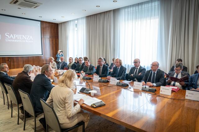 Die steirischen Vertreterinnen und Vertreter aus Politik, Wirtschaft und Kultur zu Gast an der La Sapienza in Rom. | Foto: STG/Streibl