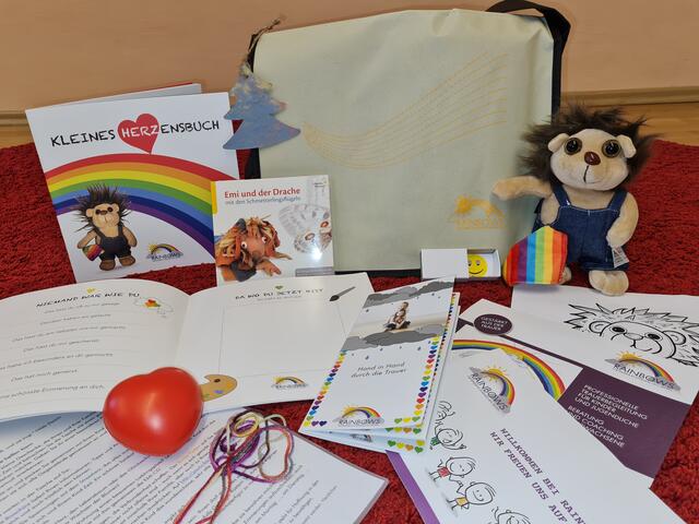 Die Rainbows-Trosttasche soll Kindern die Trauer um einen geliebten Menschen erleichtern. | Foto: SOS Kinderdorf Burgenland