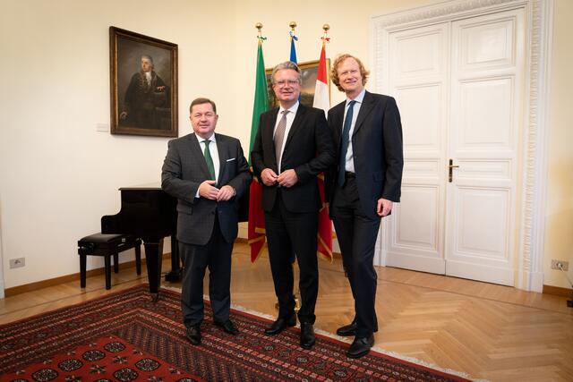 Zu Gast in der Österreichischen Botschaft: LR Werner Amon, LH Christopher Drexler und Botschafter Jan Kickert | Foto: STG/Streibl