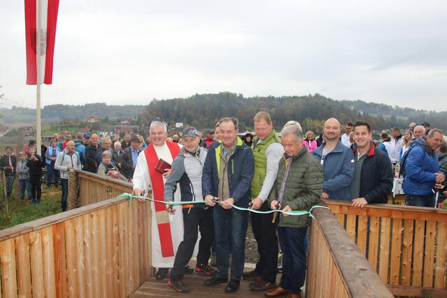 Die Gehwegbrücke wurde am Nationalfeiertag offiziell eingeweiht | Foto: RegionalMedien