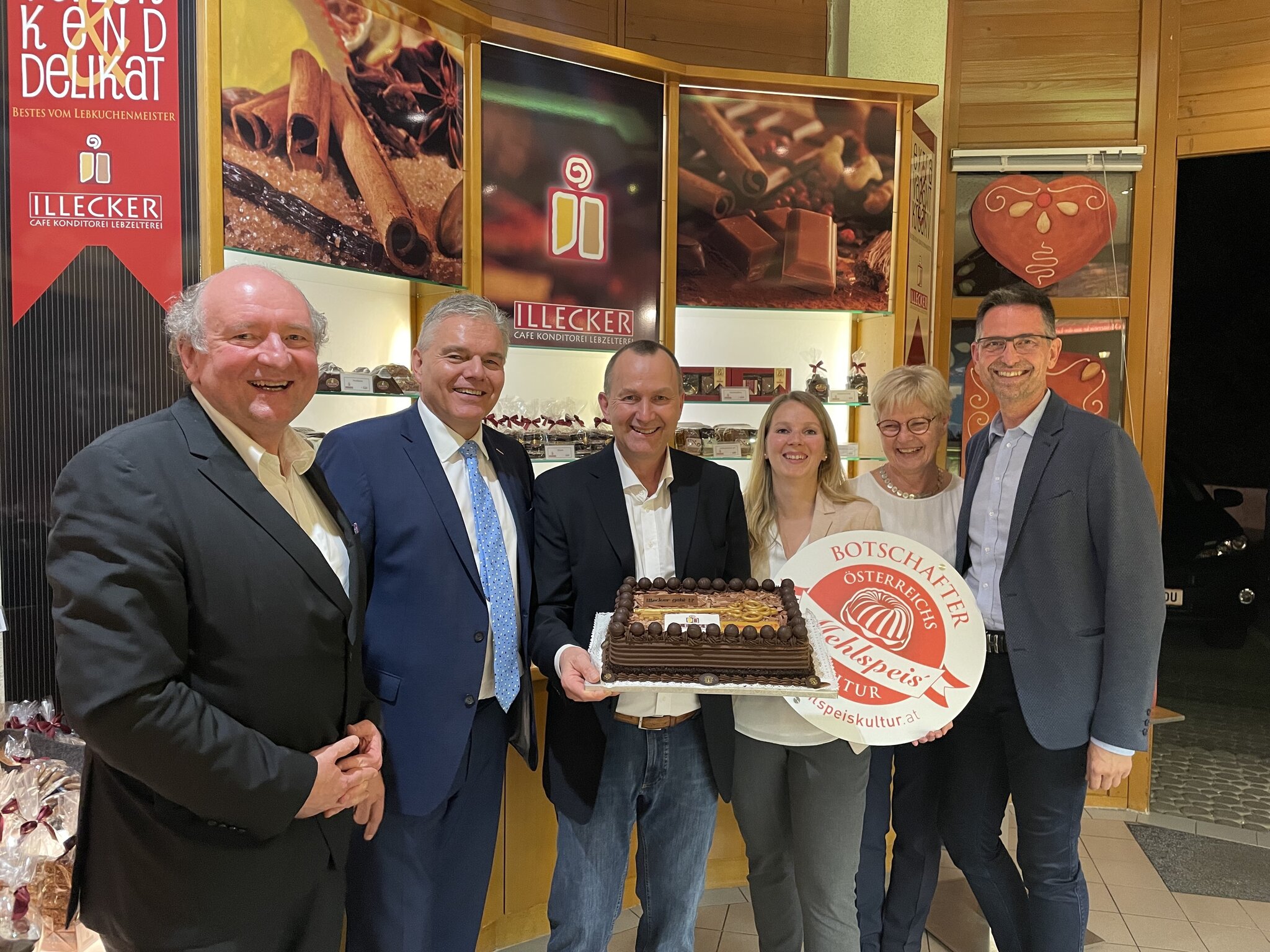 Bäckerei & Konditorei Tiedemann Gmbh & Co. Kg Illecker geht - Illecker kommt: Betriebsübergabe in der Konditorei in