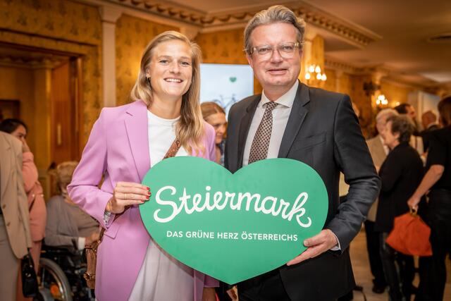 Sportliche Verstärkung beim Nationalfeiertagsempfang in Rom kam von Carina Wenninger, die aktuell beim AS Roma unter Vertrag ist. | Foto: STG/Streibl