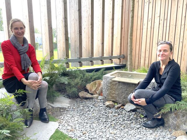 Geschäftsführerin Ulrike Schmidt und Betriebsleiterin Katrin Rother von der Feuerbestattung Danubia. | Foto: Sandra Schütz