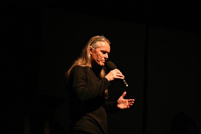 Mastermind Harry Triendl hat drei Jahre am anspruchsvollen Projekt gearbeitet und insgesamt 47 Mitwirkende unterschiedlicher Genre in der Produktion zusammengeführt.