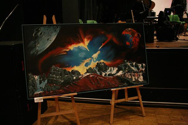 Heinz Triendl, Maler und Cousin von Harry Triendl, stellte sein Bild "Flucht durch die Zeit" für das Projekt zur Verfügung.