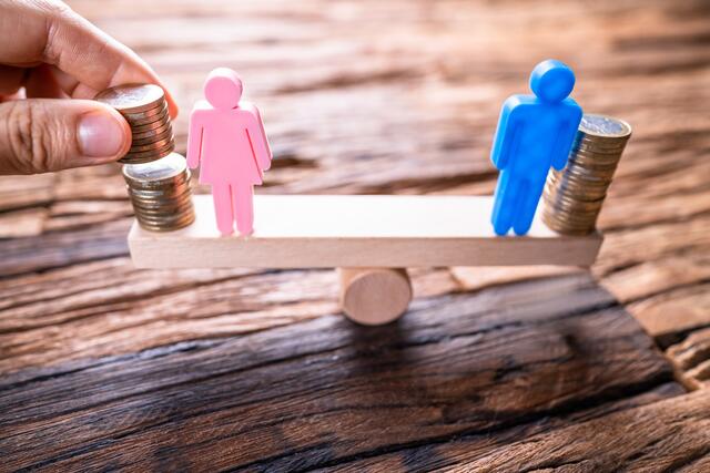 Noch ist das Gleichgewicht nicht hergestellt: Der Equal Pay Day für den Bezirk Feldkirchen ist heuer der 5. November. | Foto: stock.adobe.com - Andrey Popov