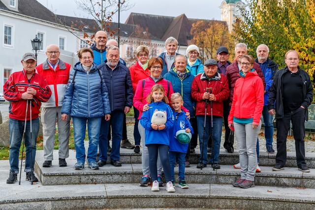 Im Bild jene Pensioisten, die am Nationalfeiertag bereits um 08:00 Uhr am Start waren. | Foto: Franz Irschik