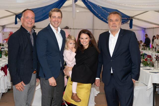 Philipp, Linda und Nadina Gady mit Eugen Roth (li.) und Ernst Kohla(re.) | Foto: Gady Family