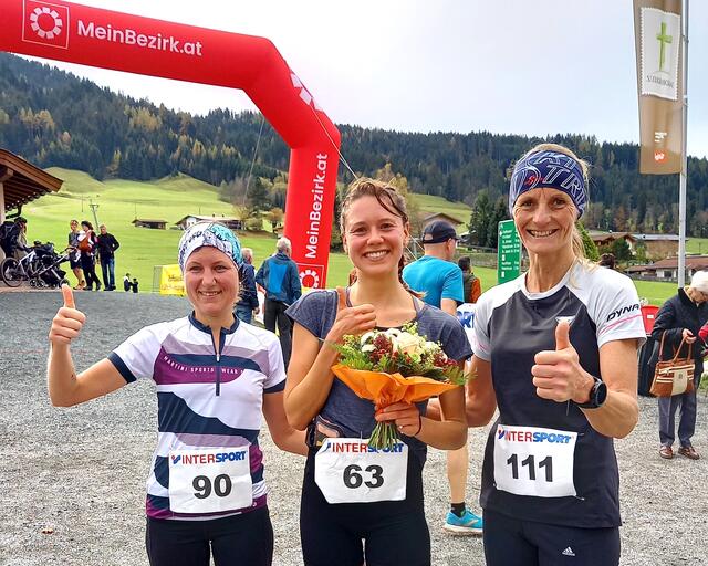 Freude bei siegreichen Lauf-Damen. | Foto: Veranstalter