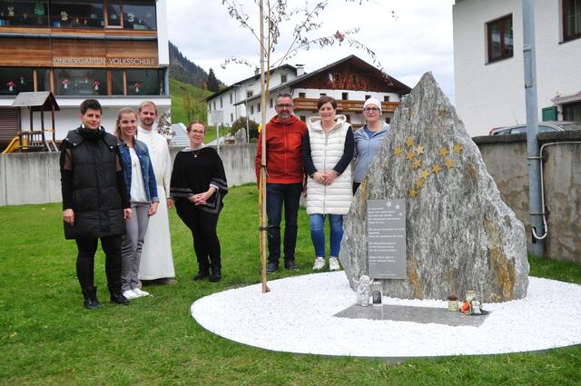 Der Katholische Familienverband hat am Friedhof in Gries im Sellrain eine Gedenkstätte für Sternenkinder errichtet. | Foto: Hassl