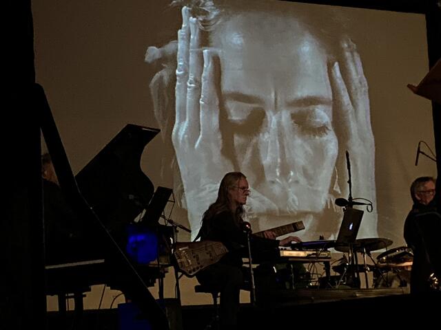 Bilder und Klänge verschmolzen zu starken Eindrücken.