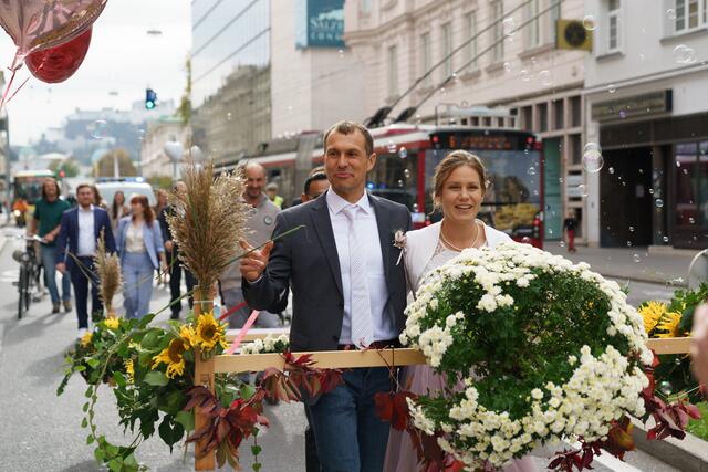 Der Vereins Gründer und heutige fairkehr Geschäftsführer Erik Schnaitl traute sich am Freitag 21. Oktober in der Stadt Salzburg. | Foto: Yannick Schön