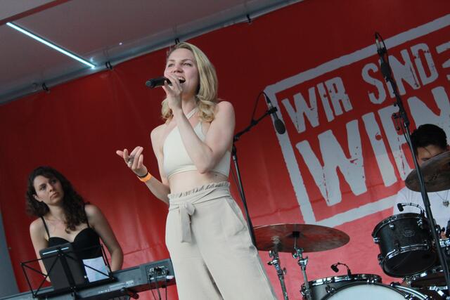 Am liebsten steht Maddy mit ihrer Band auf der Bühne. | Foto: Hans Miggl