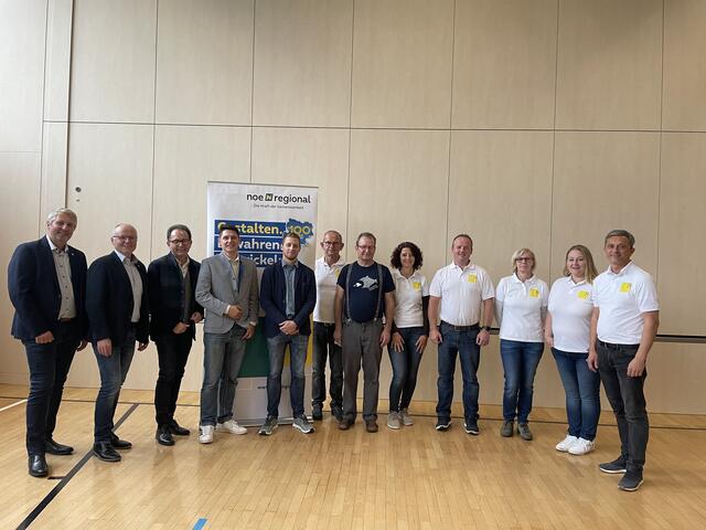 Leopold Krondorfer, Johann Spreitzer, Erwin Hackl, Helmut Tramberger, Martin Becker, Erich Pfaffenbichler, Christoph Stauber, Bettina Schatzeder, Christoph Großalber, Elfriede Halbmayr, Tamara Starzer, Martin Michlmayr
Copyright: Leopold Krondorfer, Johann Spreitzer, Erwin Hackl, Helmut Tramberger, Martin Becker, Erich Pfaffenbichler, Christoph Stauber, Bettina Schatzeder, Christoph Großalber, Elfriede Halbmayr, Tamara Starzer, Martin Michlmayr
 | Foto: NÖ.Regional/Huemer