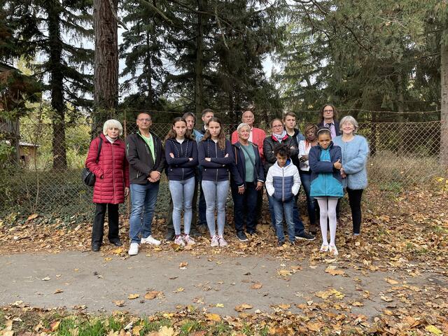 Die Mitglieder der Bürgerinitiative "Rettung des Weinrother-Waldes" sind gegen den Bau von drei Wohnblöcken in der Weinrothergasse. | Foto: Kautzky