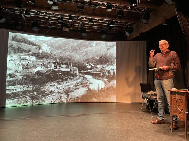 Historiker Manfred Jenewein hat die Geschichte der Stadtwerdung Landecks aufgearbeitet. | Foto: Othmar Kolp